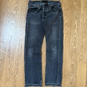 Kendall & Kylie Levi’s Straight relaxed Jeans in Washed Black